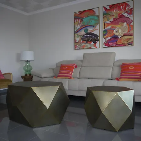 Rochas Hotel Entero * サンシェンショ