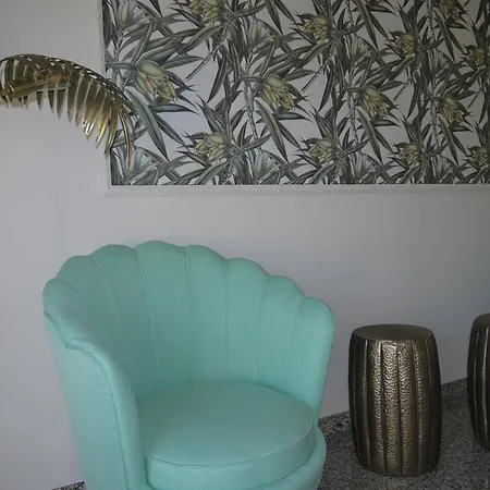 Rochas Hotel Entero * サンシェンショ